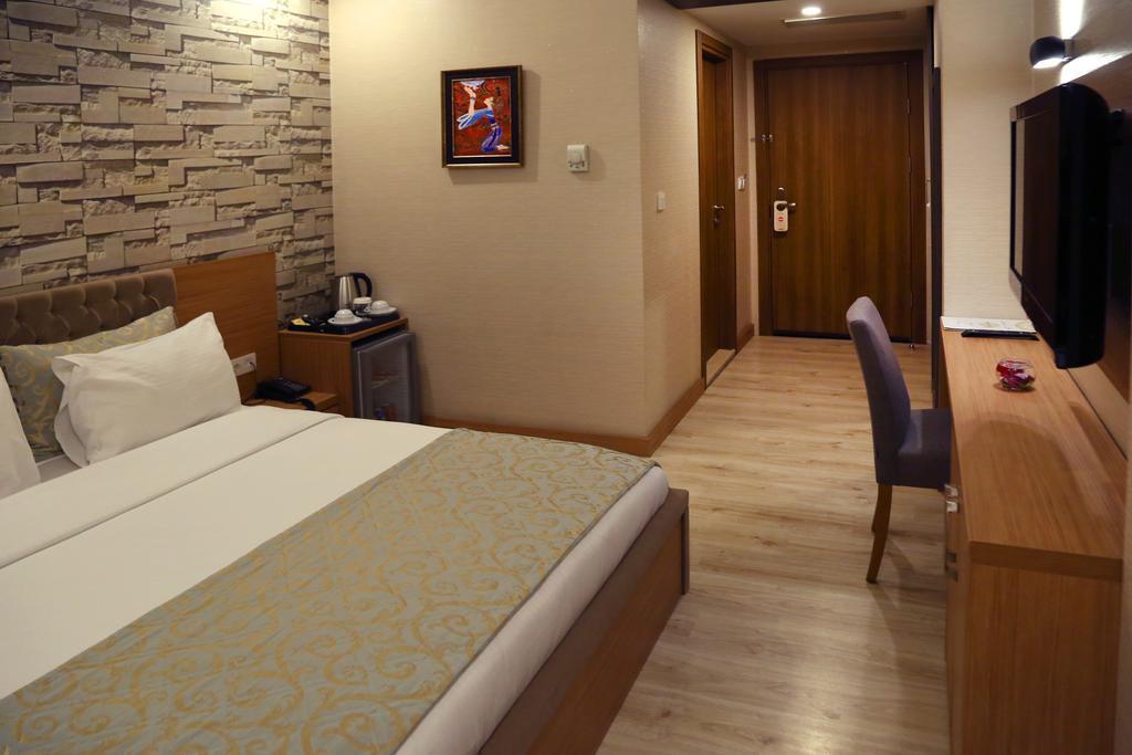 Imperial Park Hotel ازميت المظهر الخارجي الصورة