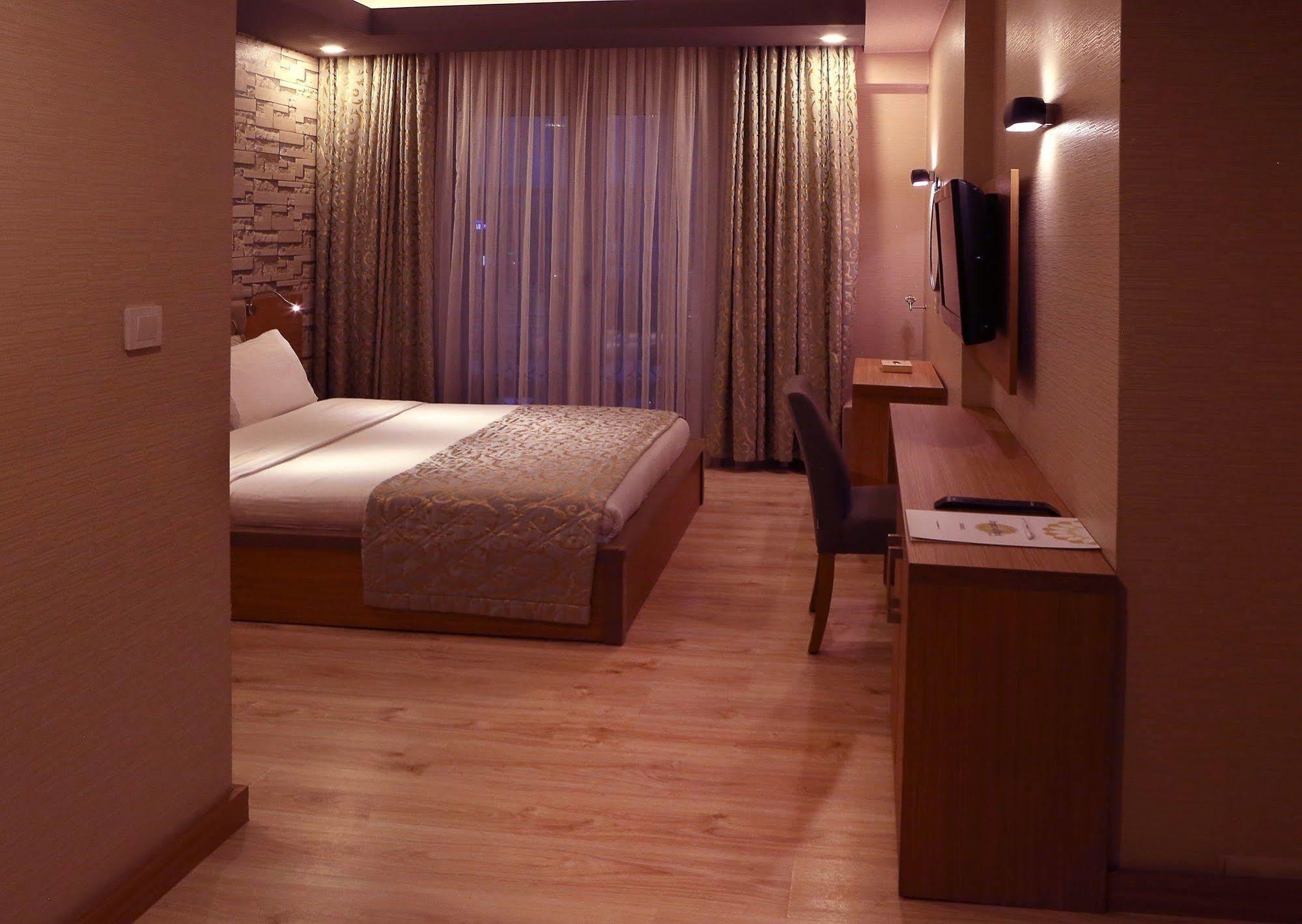 Imperial Park Hotel ازميت المظهر الخارجي الصورة