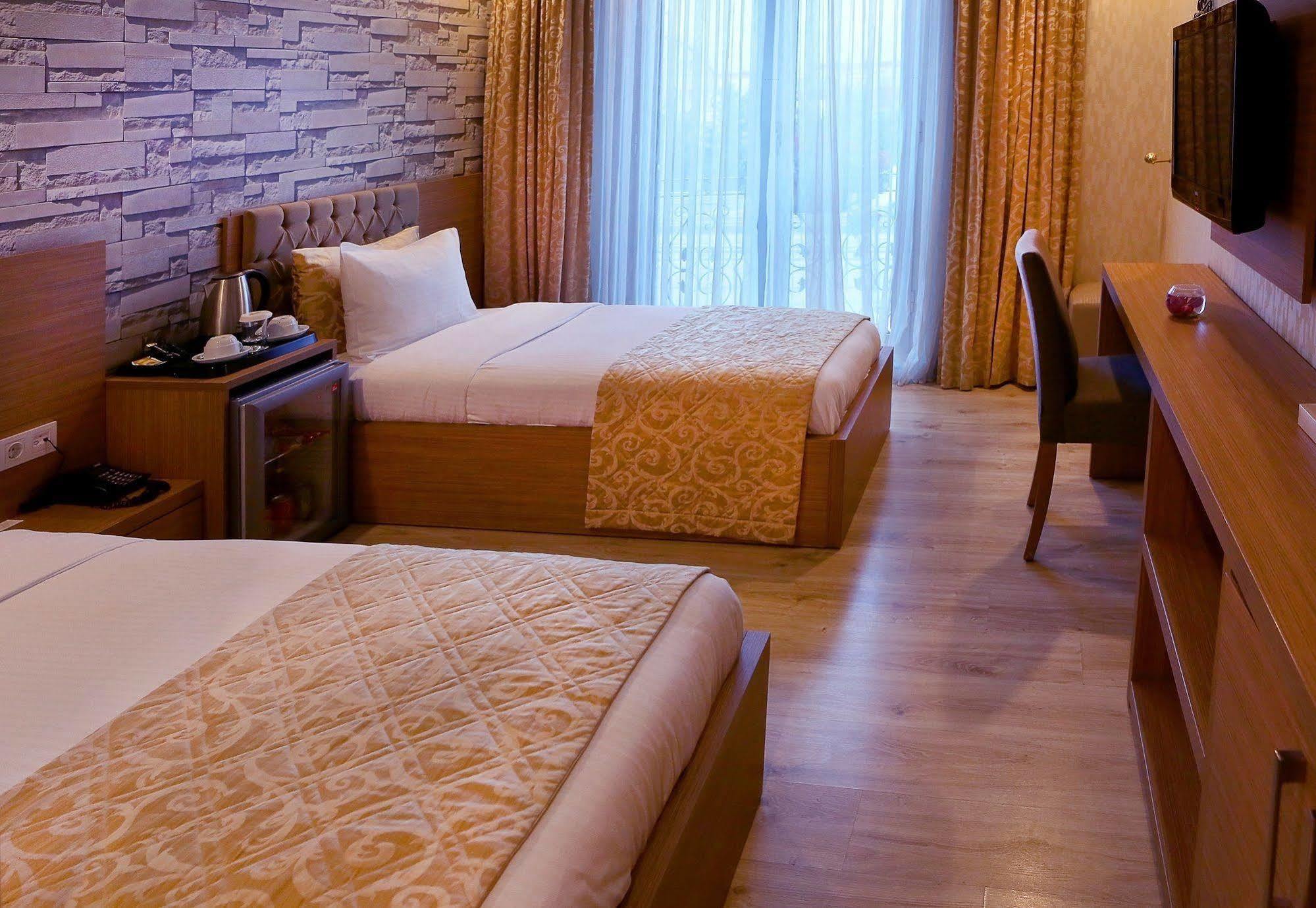 Imperial Park Hotel ازميت المظهر الخارجي الصورة
