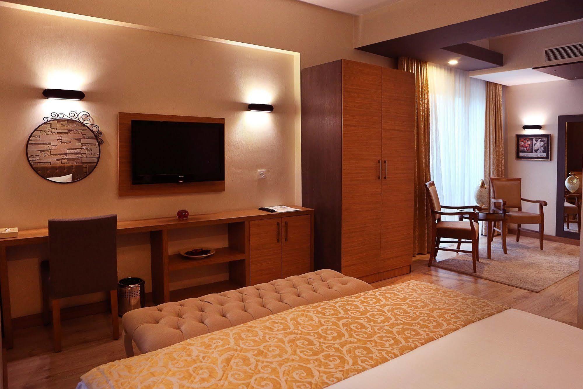 Imperial Park Hotel ازميت المظهر الخارجي الصورة