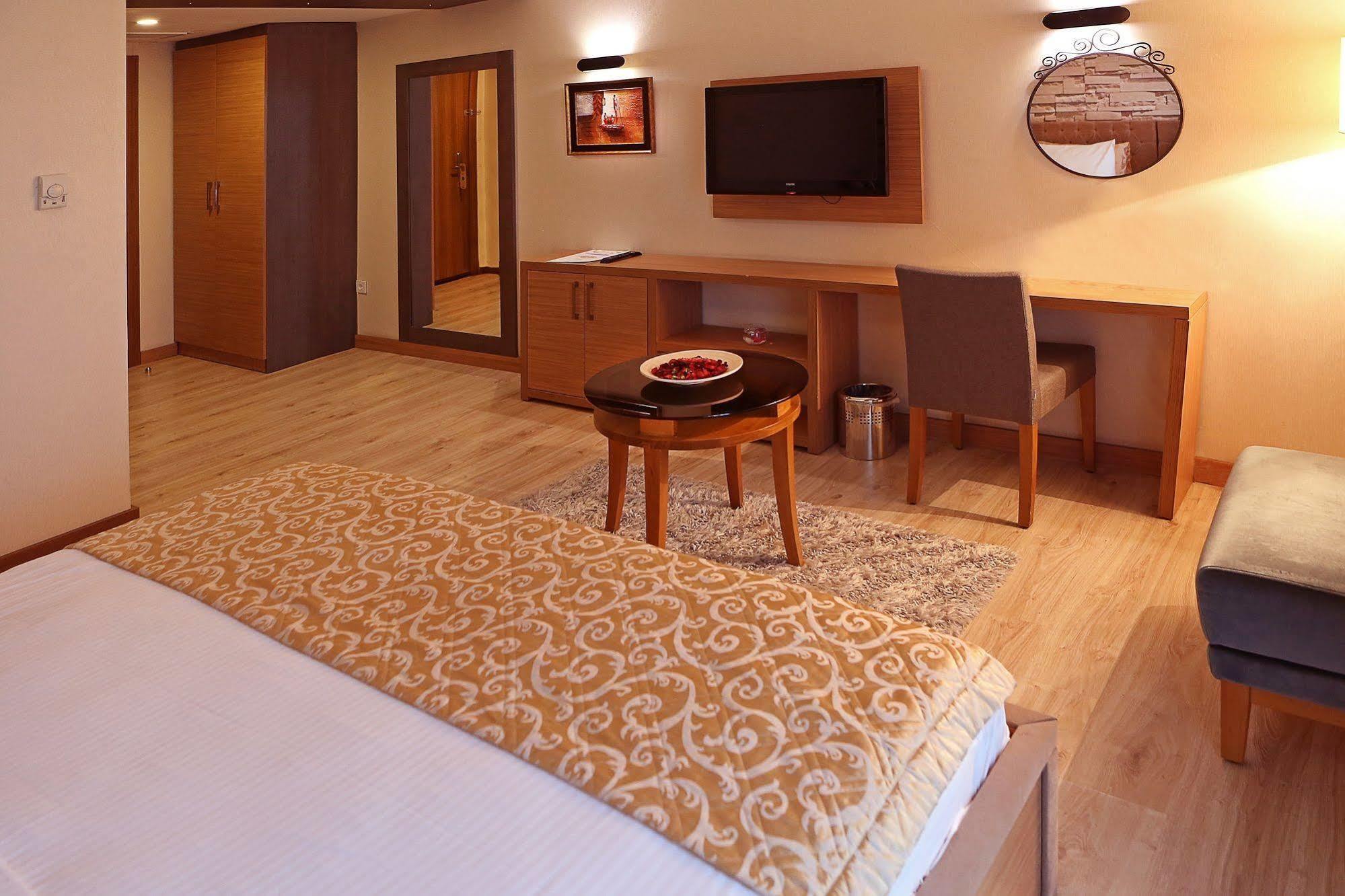 Imperial Park Hotel ازميت المظهر الخارجي الصورة
