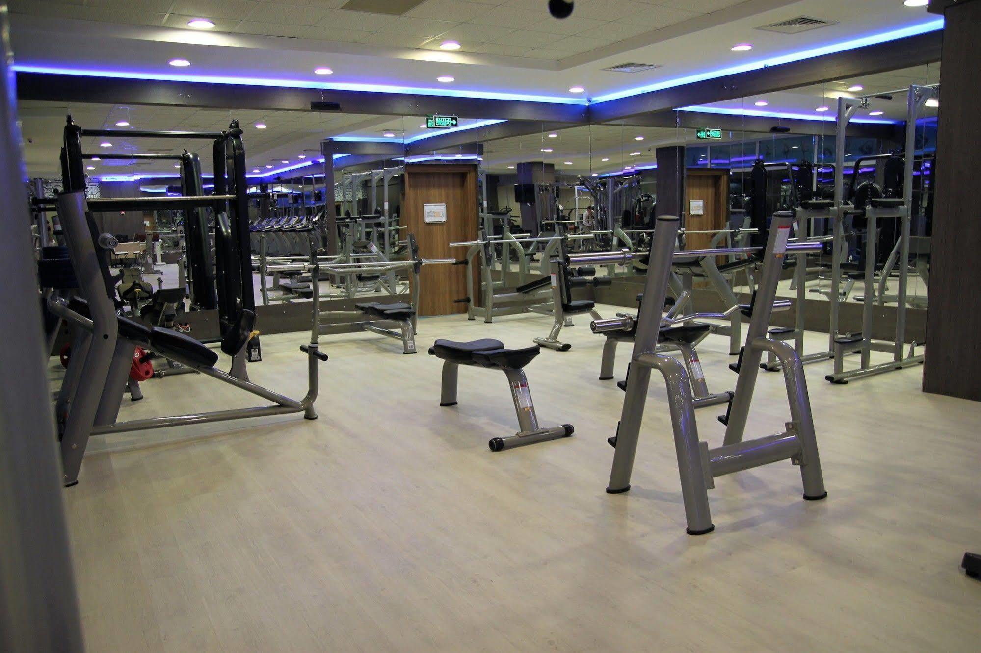Imperial Park Hotel ازميت المظهر الخارجي الصورة